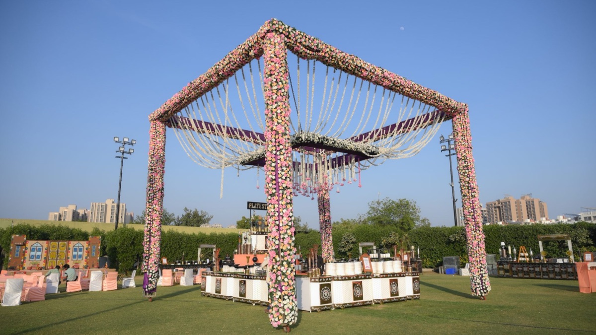 Mandap decoration in Hyderabad: ivory and gold four-pillar wedding mandap with hanging marigold strands
